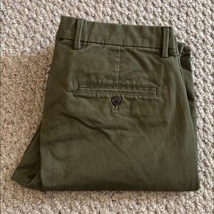 GAP Slim Khaki Pants in Olive 31w x 32l slim